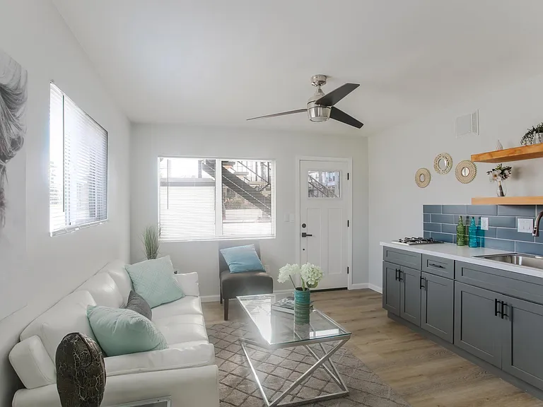 4205 Noyes St #11 — Photo 1