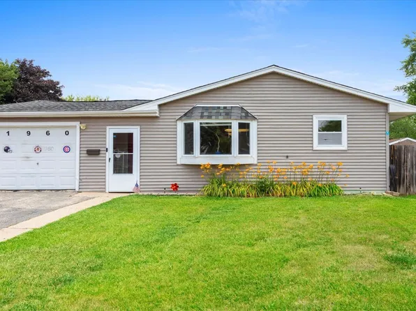 1960 Cherokee Rd, Carpentersville, IL 60110