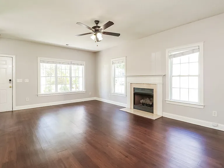 1909 Olsen Ln — Photo 6