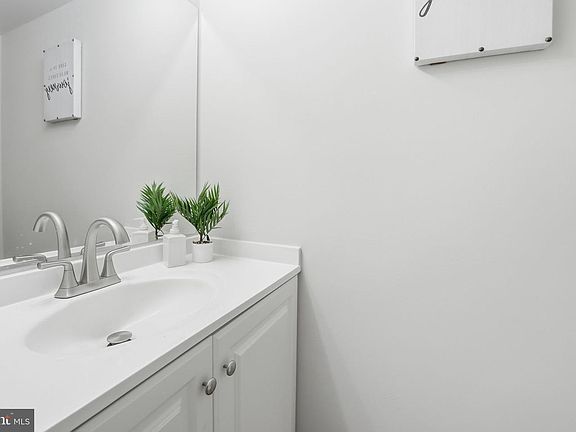 5th image of 9019 Sandalwood Dr #D
