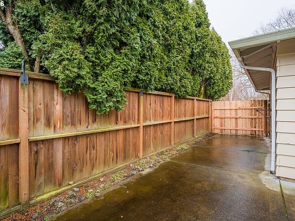 5th image of 2320 NE Rene Ave