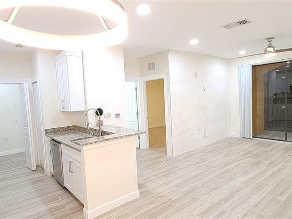 3rd image of 6171 Metrowest Blvd #1-103
