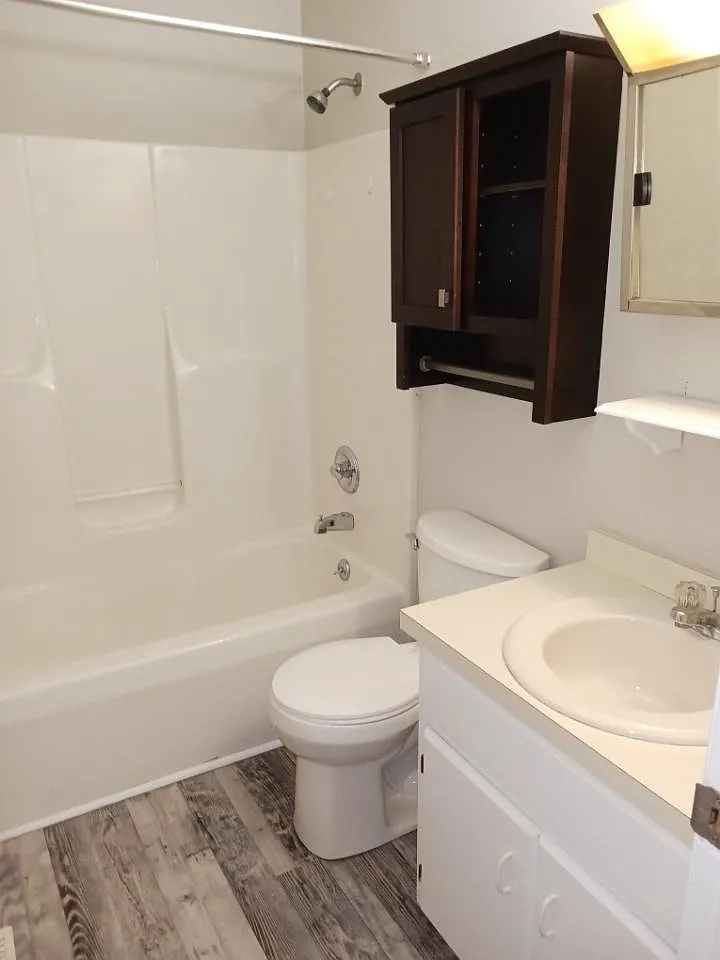 524 Hickory - Unit 1 — Photo 4