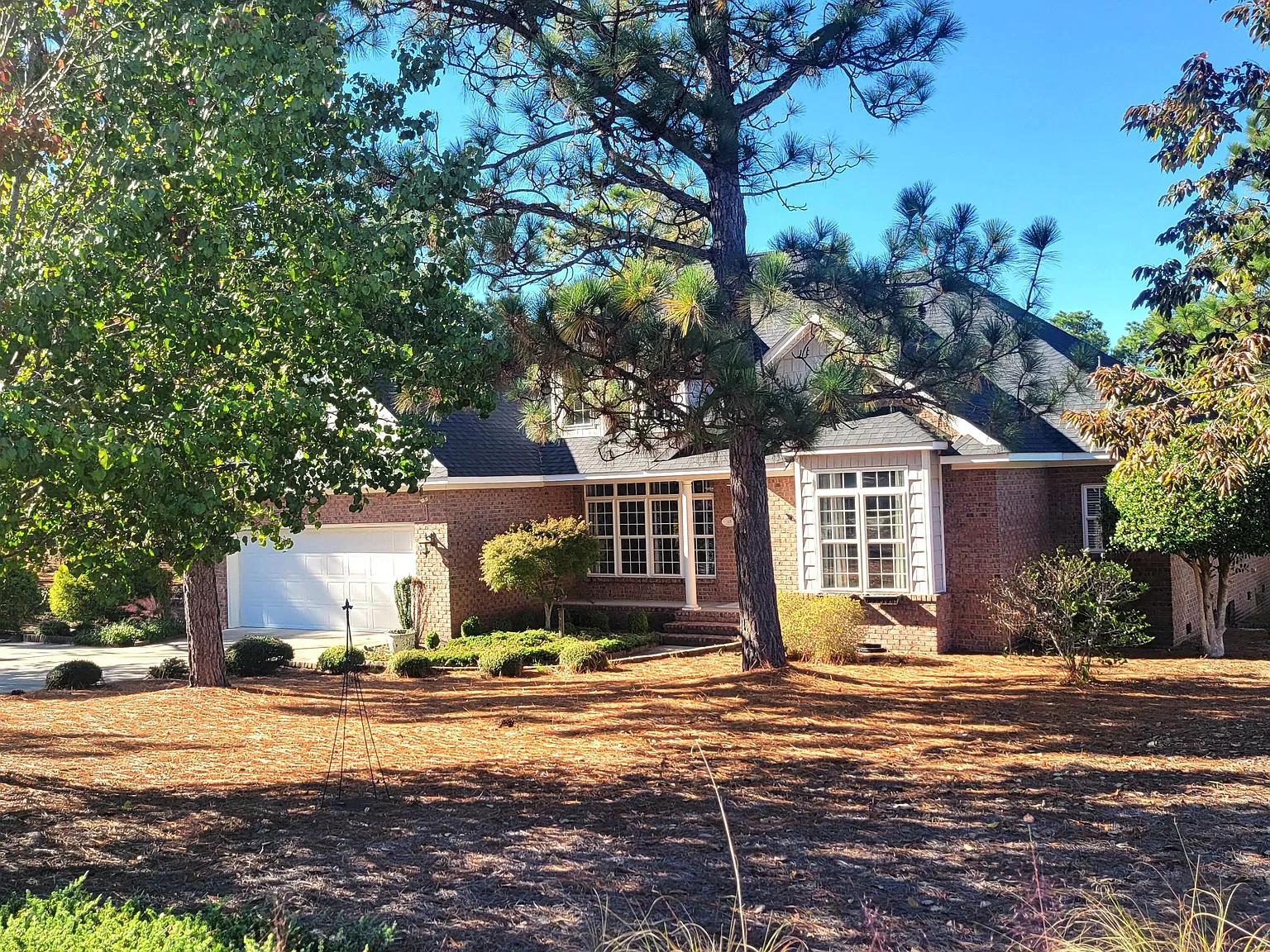 4 bed, 3.5 bath, 2550 sqft, $2,450 — Photo 2