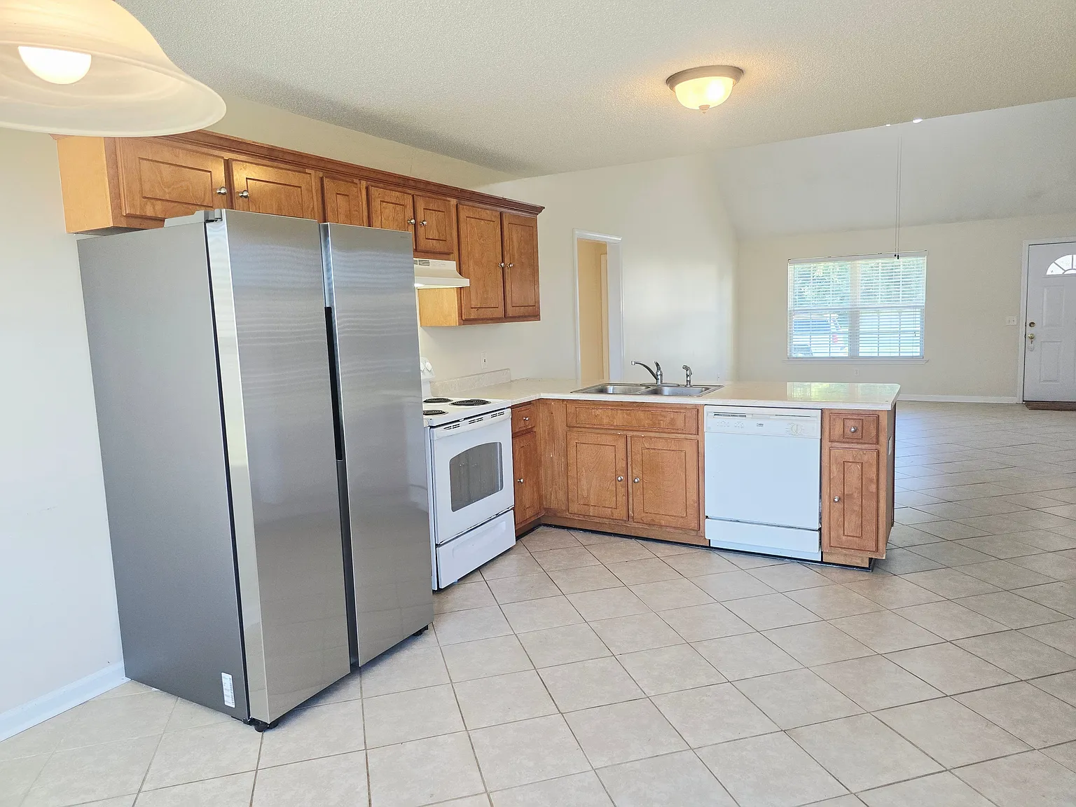 3 bed, 2.0 bath, 1300 sqft, $1,850 — Photo 4