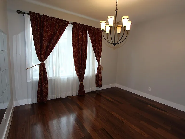1090 Oakwood Dr — Photo 11