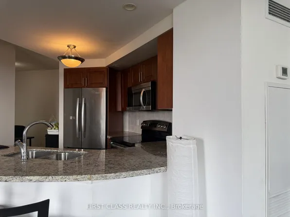 5 Northtown Way, Toronto, ON M2N 7A1