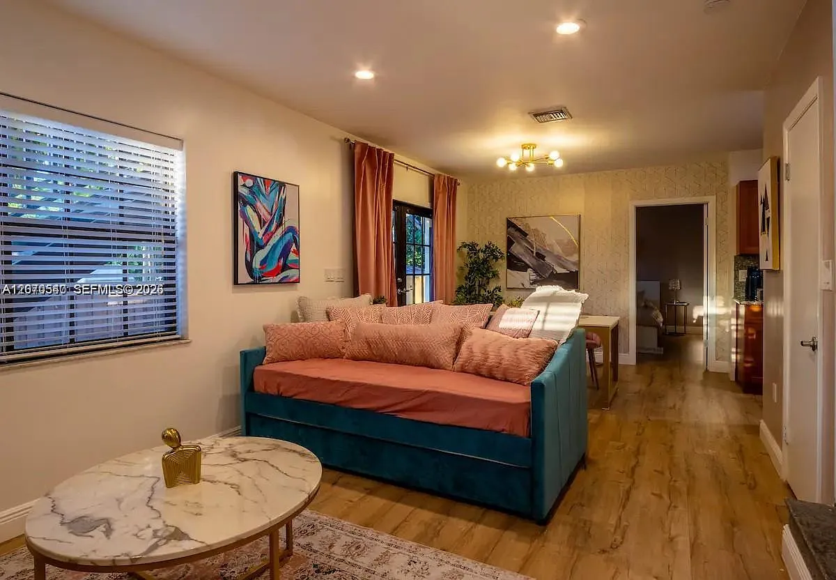 Talia Manor — Photo 2