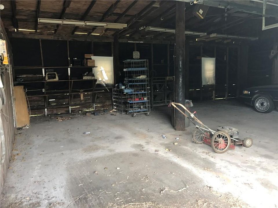 2nd image of 602 Jefferson St