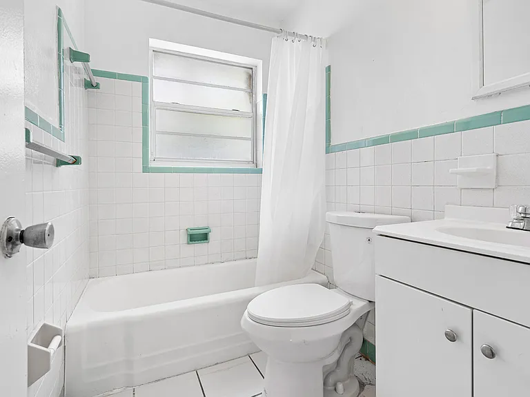 910 N Victoria Park Rd #208 — Photo 3