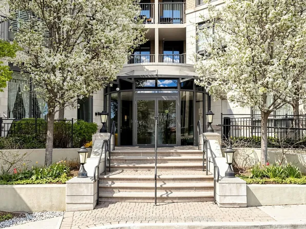 16 Dallimore Cir #414, Toronto, ON M3C 4C4