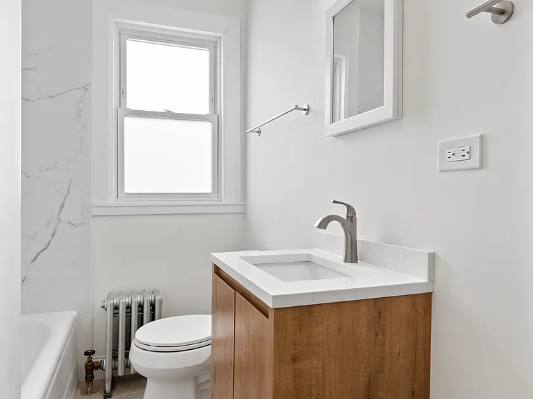 5408 W George St #2 — Photo 12