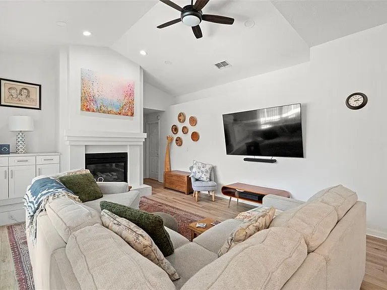 10516 Rochester Way — Photo 9