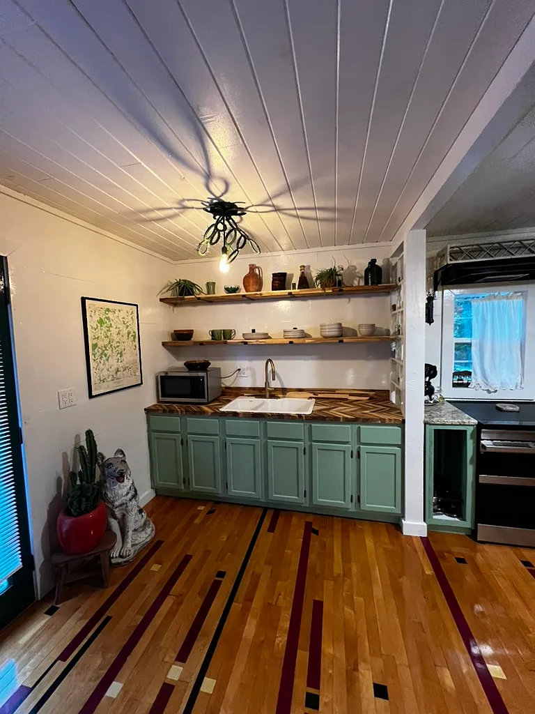 1 bed, 700 sqft, $1,300 — Photo 1