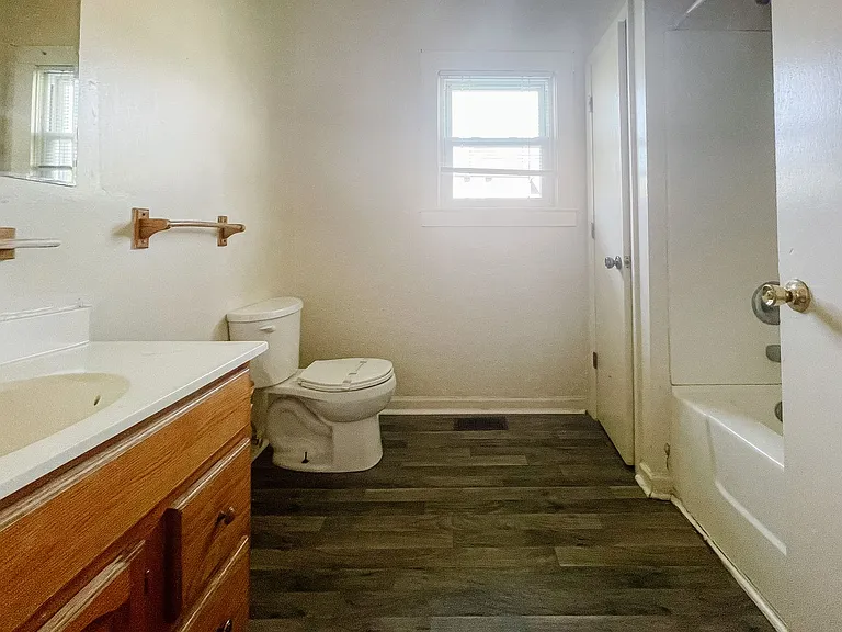 509 W 8th St — Photo 13