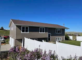 32 Dunham Rd, Glenrock, WY 82637