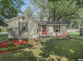 2702 47th St, Moline, IL 61265