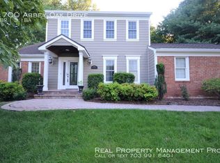 1700 Abbey Oak Dr, Vienna, VA 22182