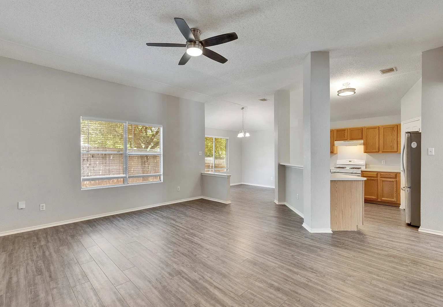 3 bed, 2.0 bath, 1341 sqft, $1,800 — Photo 3