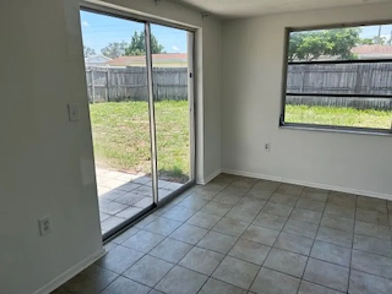 9820 Rainbow Ln — Photo 14