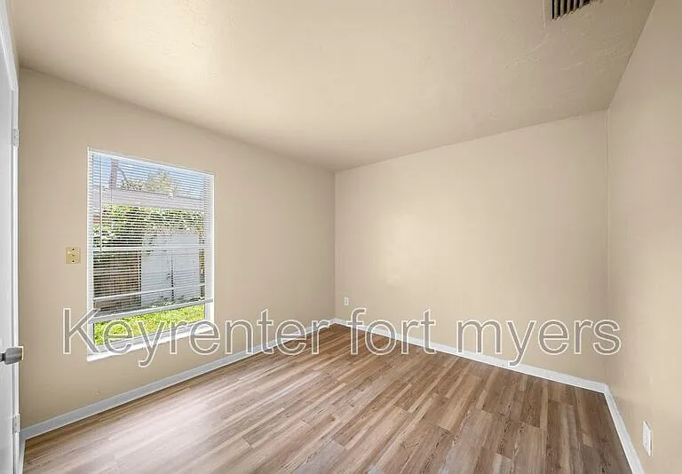 5447 10th Ave — Photo 15