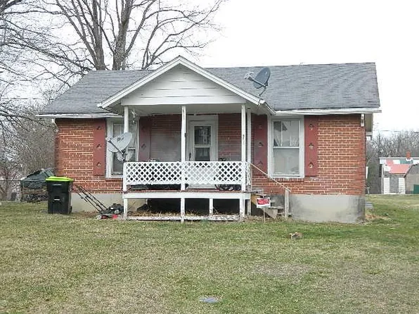 811 4th St NE, Pulaski, VA 24301