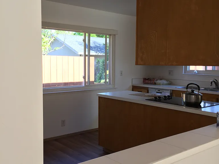953 Henderson Ave — Photo 6