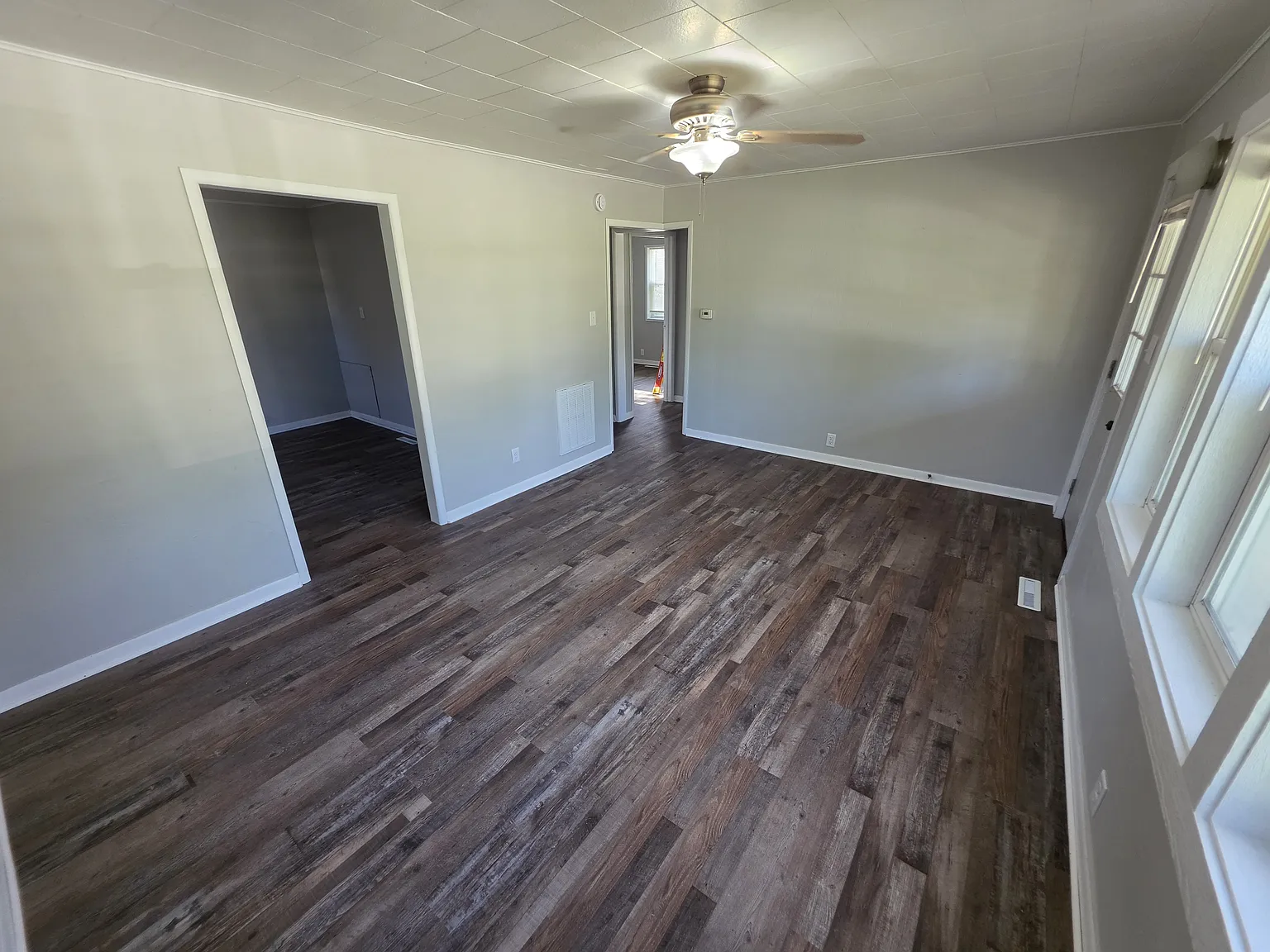 2 bed, 744 sqft, $1,100 — Photo 3