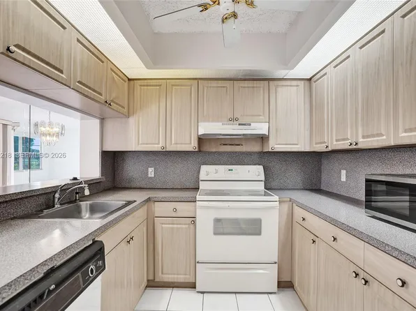 900 SW 128th Ave APT 103D, Pembroke Pines, FL 33027