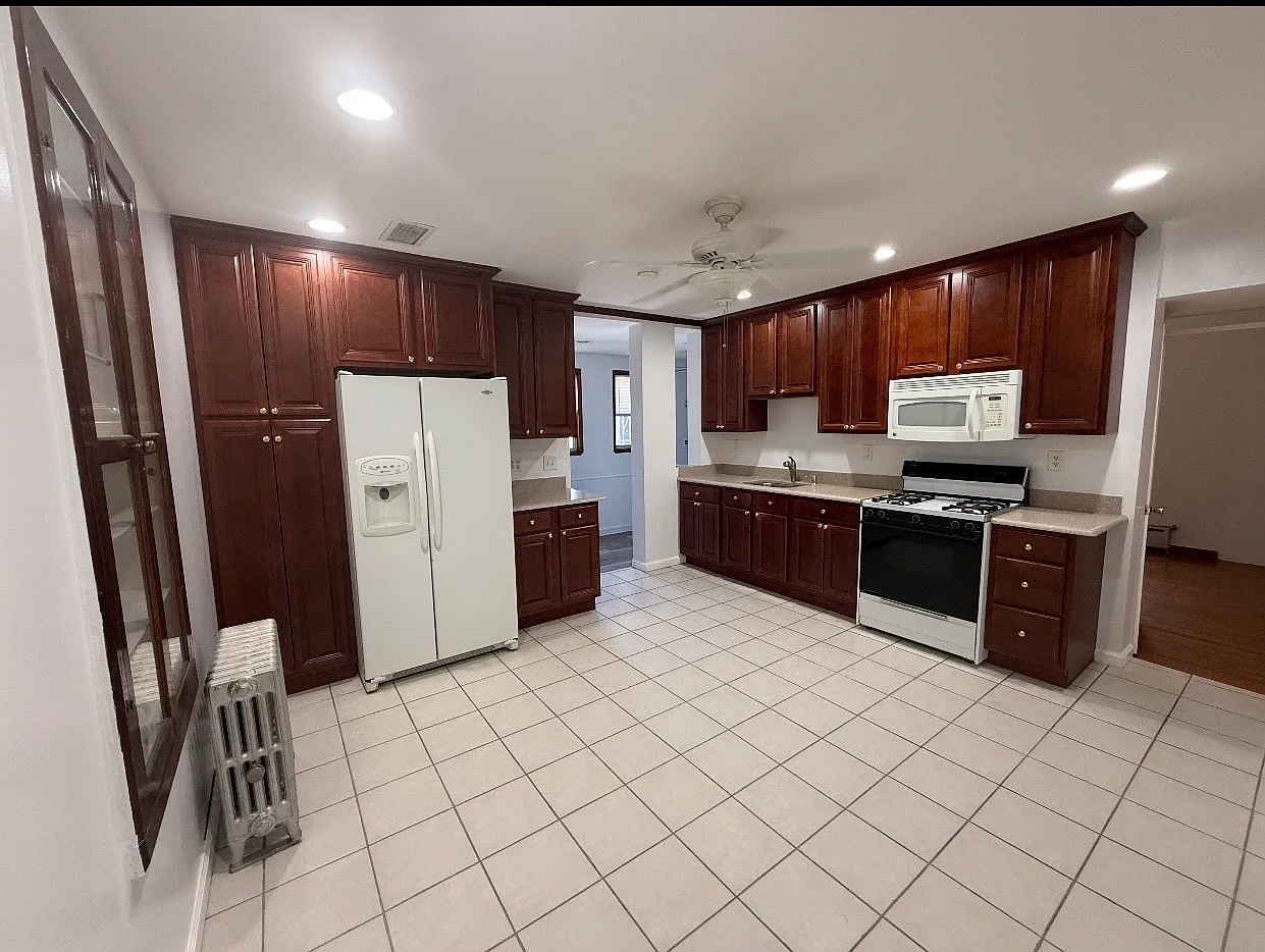 2 bed, $2,050 — Photo 2