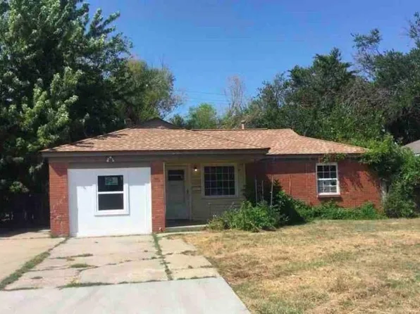 2213 Carlisle Rd, Village, OK 73120