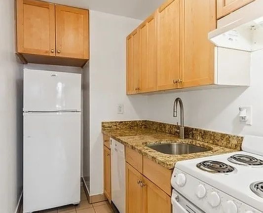 3rd image of 358 W 30th St APT 1D