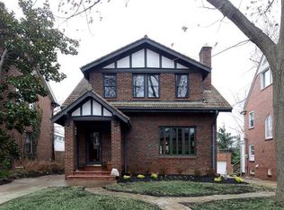 328 Edgewood Dr, Saint Louis, MO 63105