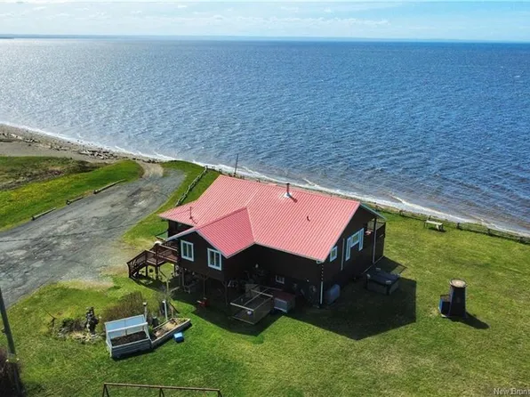 27 Janeville Beach Rd, Bathurst, NB E2A 5K3