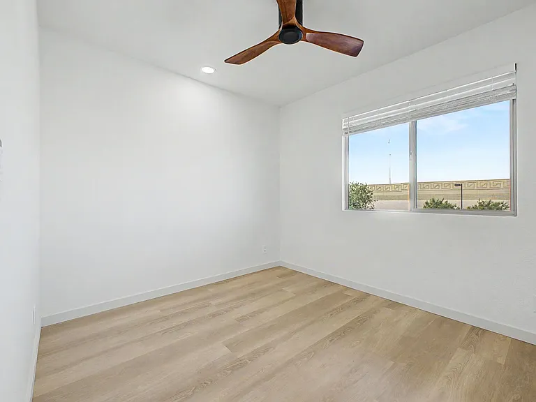 1812 W Village Way — Photo 12