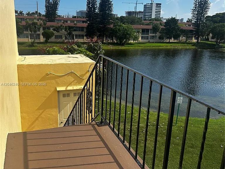 2880 NE 203rd St #B25 — Photo 23