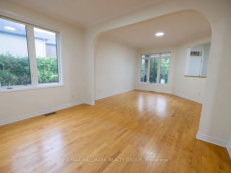 281 Goldridge Dr — Photo 4