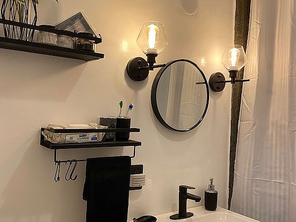 Main bathroom 