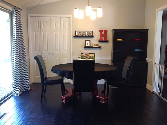 4th image of 8 Oakwood Ln