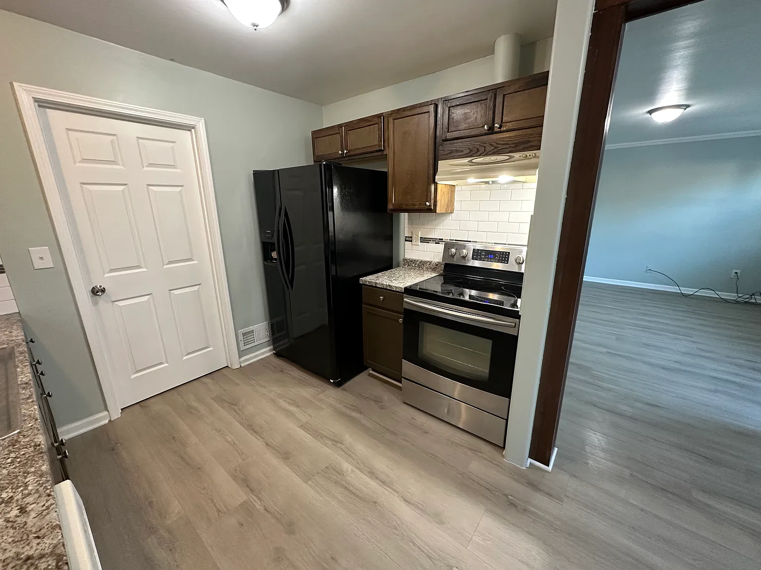 3 bed, 1005 sqft, $1,300 — Photo 3
