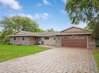 1740 Crestridge Ln, Eagan, MN 55122