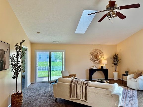 4th image of 112 Burgundy Dr