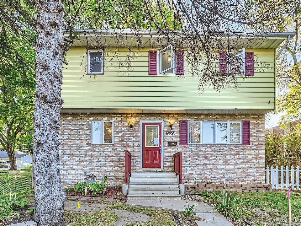 1st image of 939 8th Ave S
