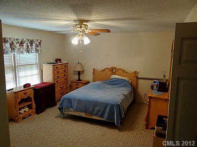 3rd image of 1252 Carpenter Springs Dr