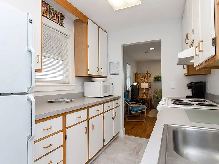 8B Sunset Ave #B — Photo 9