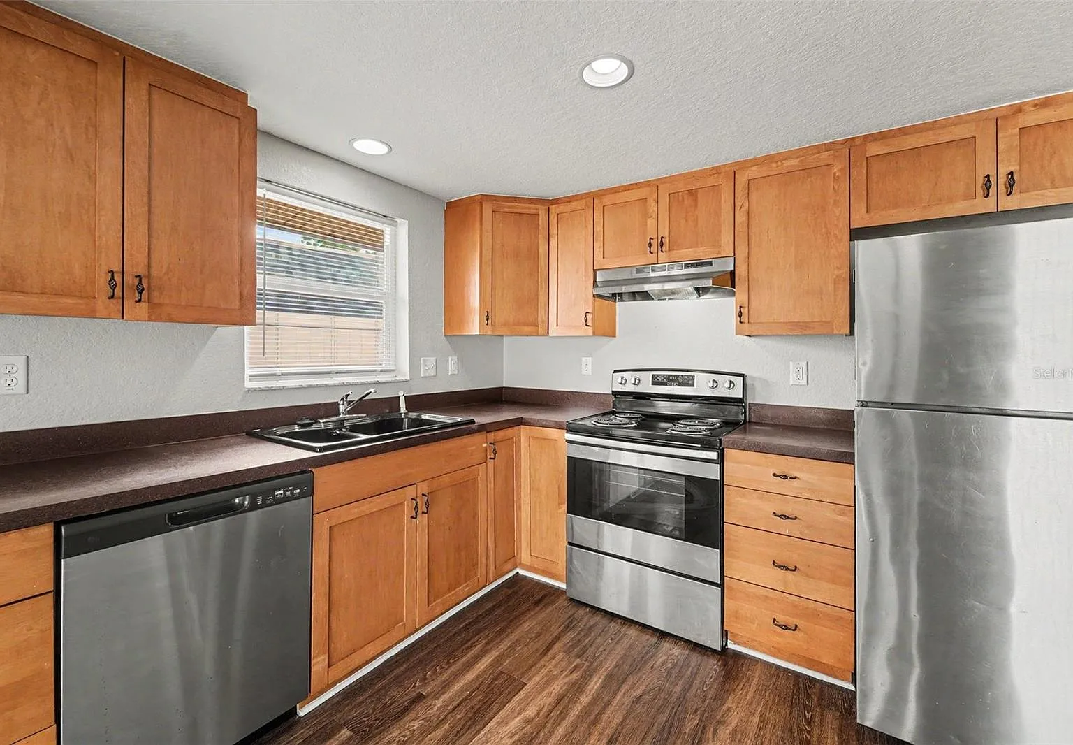 3 bed, 2.5 bath, 1625 sqft, $1,800 — Photo 4