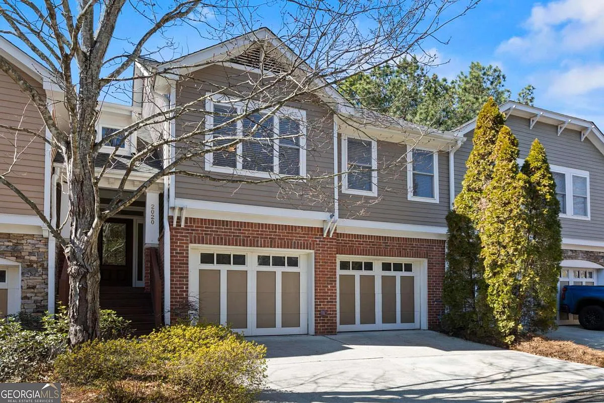 2020 Liberty Ln photo 1
