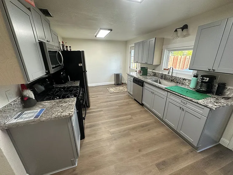 1240 Q St — Photo 10