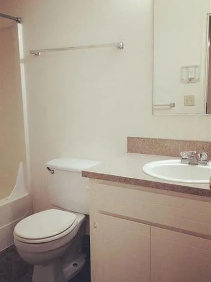 951 NE Linden Ave — Photo 14