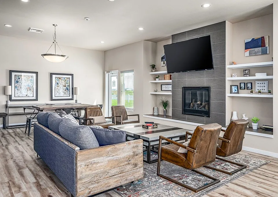 Come relax in the clubhouse!